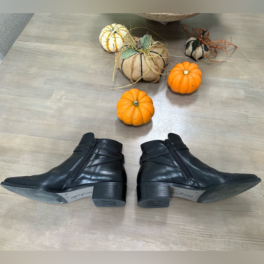 Paul Green Jelinda Bootie - size 8
